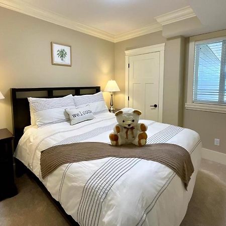 New Two-Bedroom Legal Suite With Parking White Rock Kültér fotó