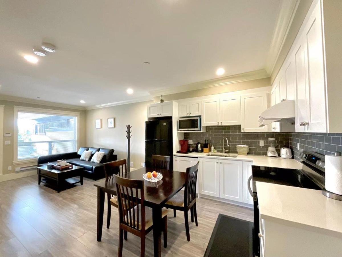 New Two-Bedroom Legal Suite With Parking White Rock Kültér fotó