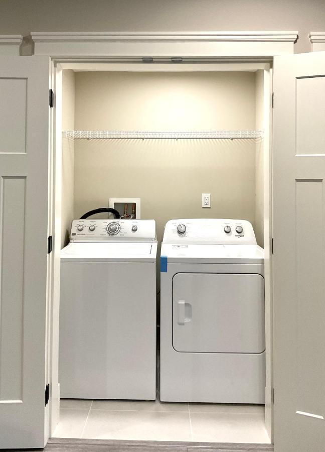 New Two-Bedroom Legal Suite With Parking White Rock Kültér fotó